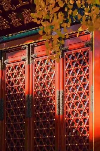 8/10张图片 内容简介 古寺唯美秋景迷人风光 图片 :古色古香的寺庙