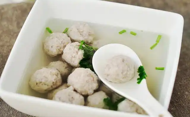 不瞎白话,汆丸子的窍门都在下面的过程步骤里.