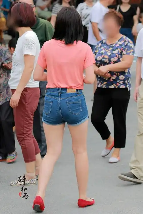 圆翘的短小热裤饱满前三角【20p】