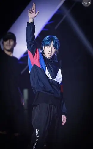 180412 腾讯视频创造101发布会 @uniq-王一博 cr:logo