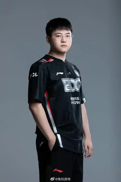 edg发布uzi 2023lpl夏季赛定妆照__财经头条