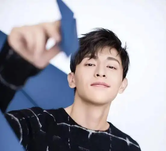 入驻>邓伦小时候就不是老实孩子,因为从小家境殷实且父母都是公职人员