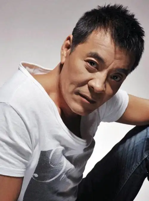 回顾著名演员刘威和小22岁杨若兮分手闪婚化妆师51岁老来得子