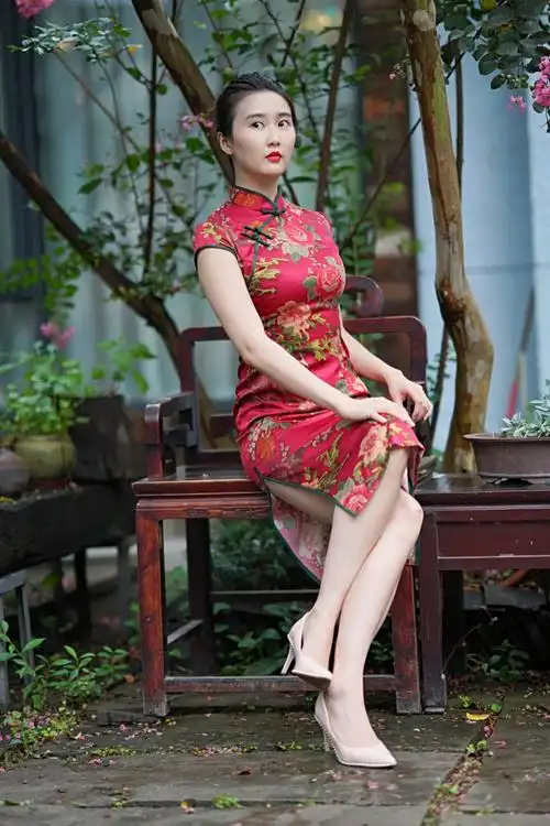 《旗秀入画艺影逸情》出品:九张机旗袍四川德阳总店沐心美篇:摄影撰文