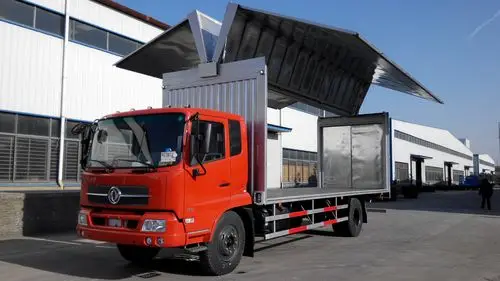 东风天锦7米6翼开启厢式车/国四飞翼车