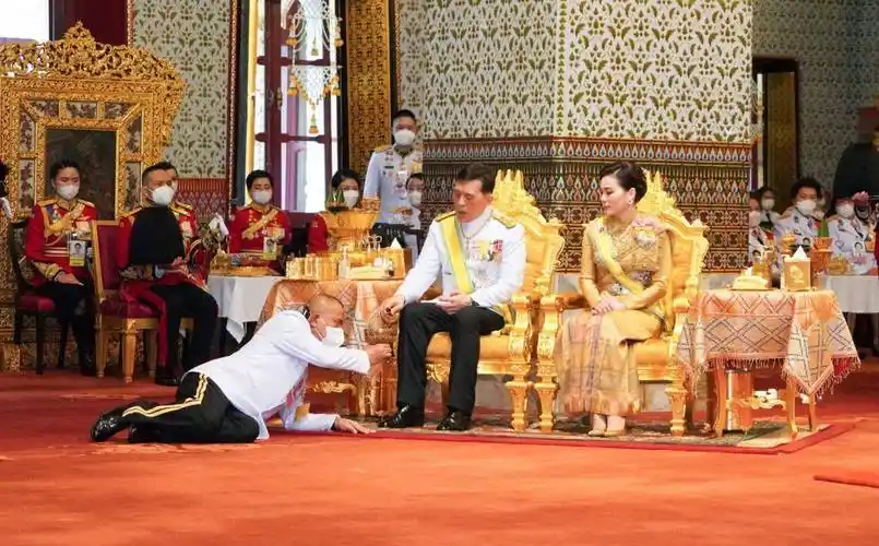 泰王72岁寿宴:苏提达闪耀全场,提帮功缺席,摄政王新册封