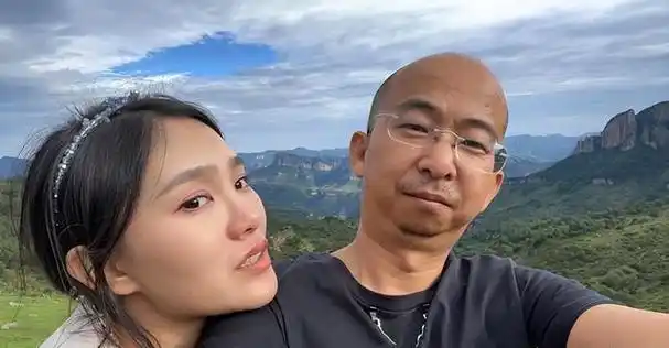 要钱没钱,要貌没貌!5位丑男演员,娶的老婆咋一个比一个漂亮?