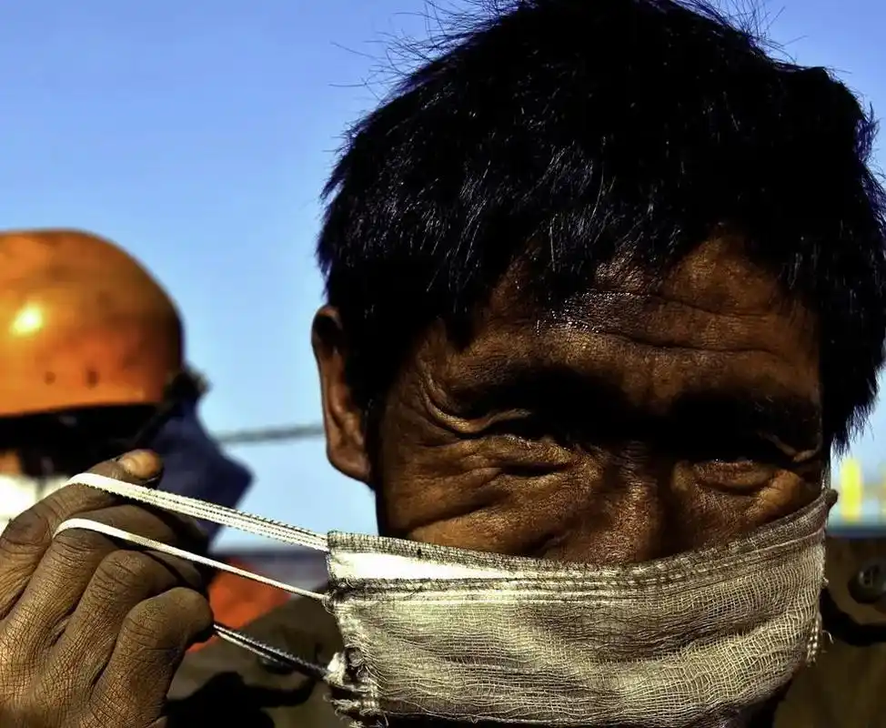 现实的社会,残酷的现实#我们都在平凡的日子里拼命挣扎 #也许 - 抖音