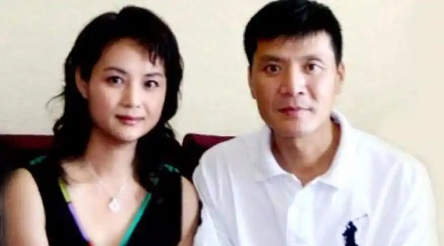 演员茹萍貌美如花,事业成功,如今嫁给他家庭幸福!