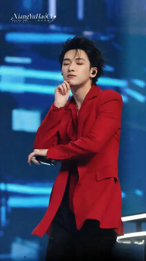 严浩翔超话红色是戏帝的统治区@时代少年团-严浩翔2023.11.