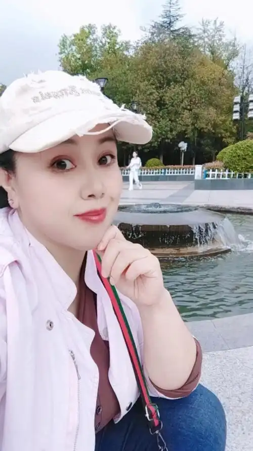 做真实的自己,以阳光的心态迎接生活,坚守自己的初心,无论时光 - 抖音