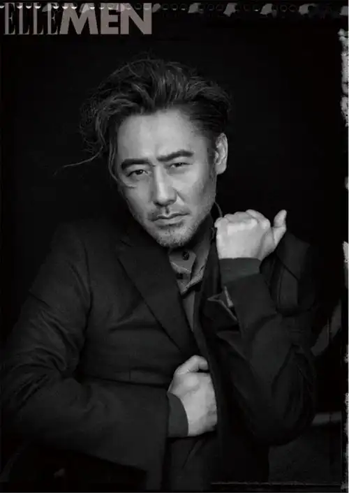 吴秀波九月刊封面大片曝光 雅痞大叔魅力十足