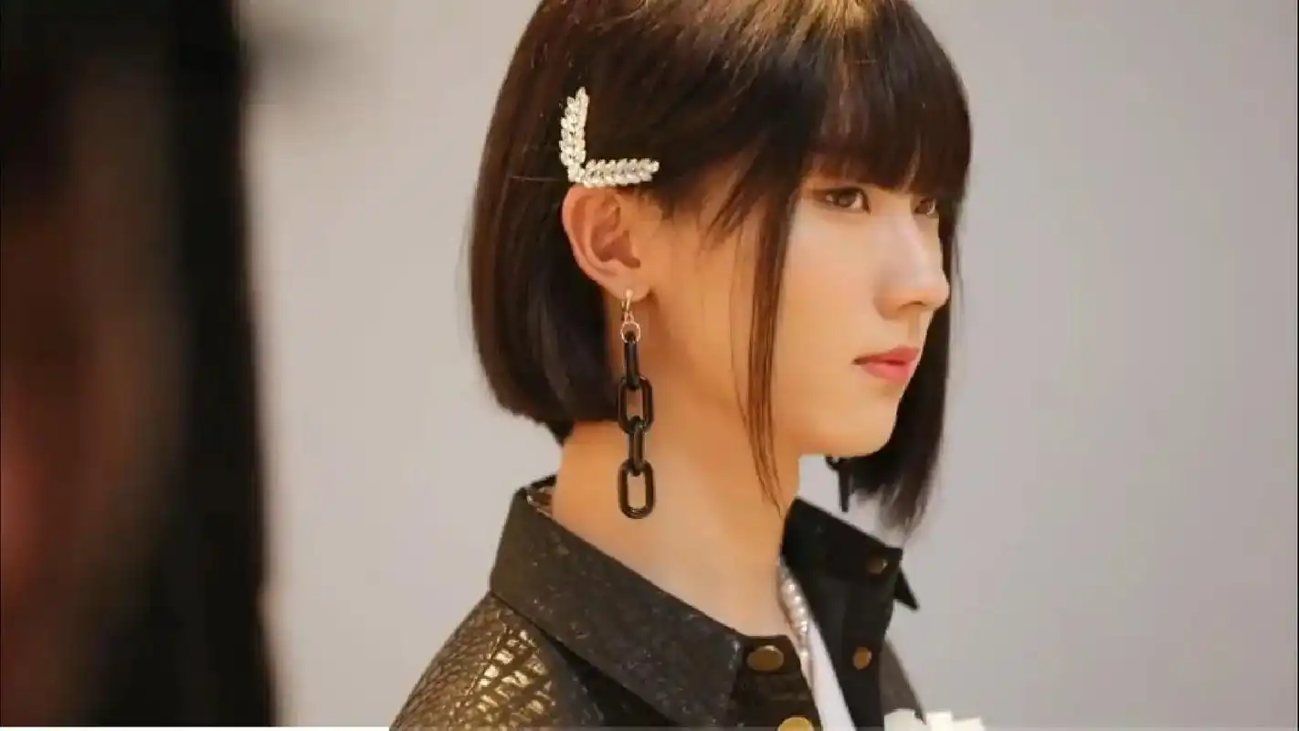 给大家看看时代少年团的女装照片吧! 最漂亮:丁程鑫(是个漂亮 - 抖音