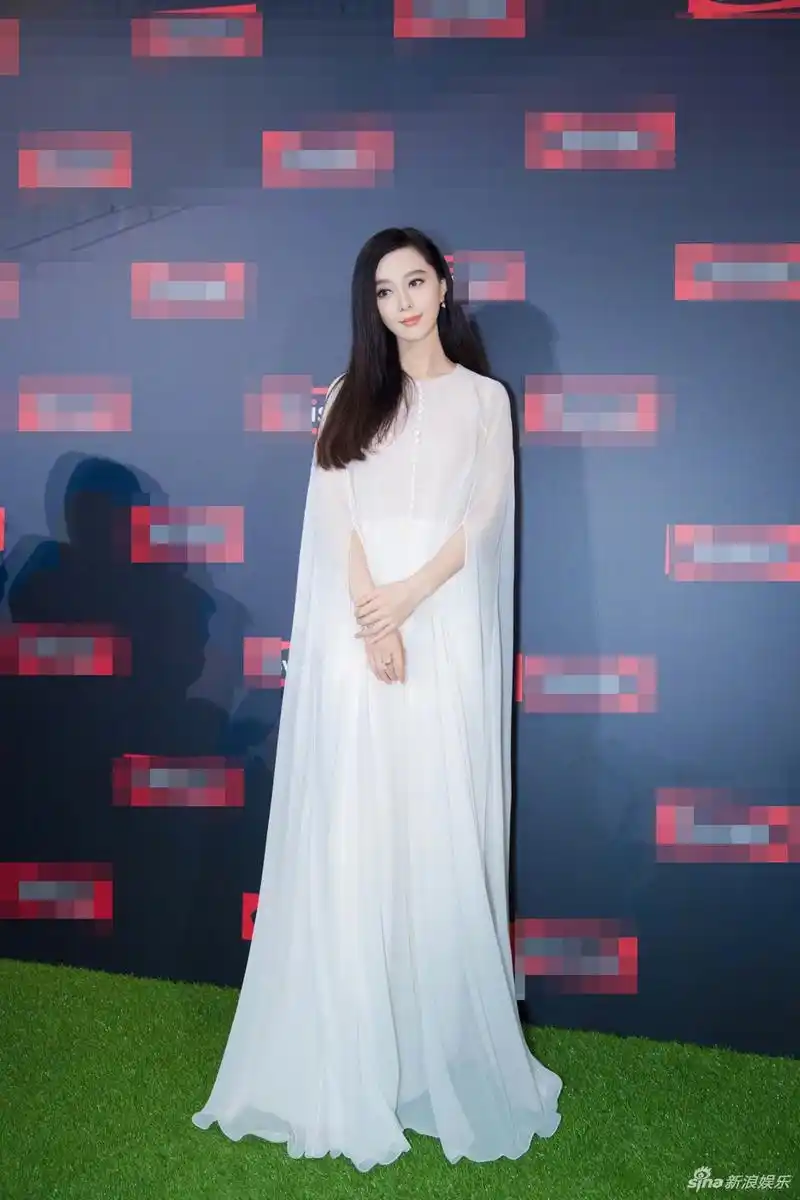 范冰冰一袭白长裙浑身散发仙气_高清图集_新浪网