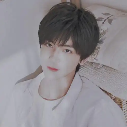 李天泽头像礼貌抱图