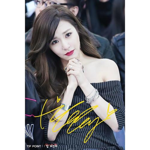 6寸   少女时代    黄美英 亲笔签名照片 3 号