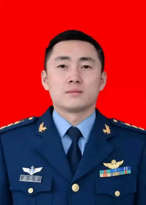 沈方杰,男,汉族,余杭区仁和街道人,2009年9入伍,现任空军西安飞行学院