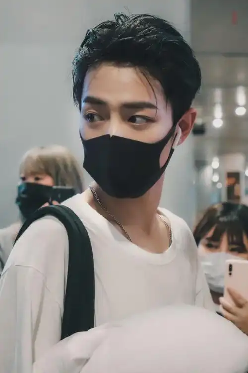 肖战机场路透#回忆一下当年封神的机场大背头!