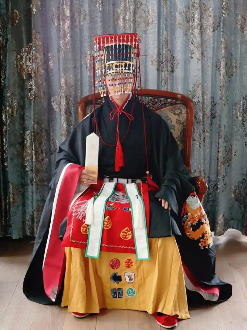 "望天赐祯祥,遂改元崇祯"-大明皇帝冕服 明后期冕服形象尝试 "望天赐