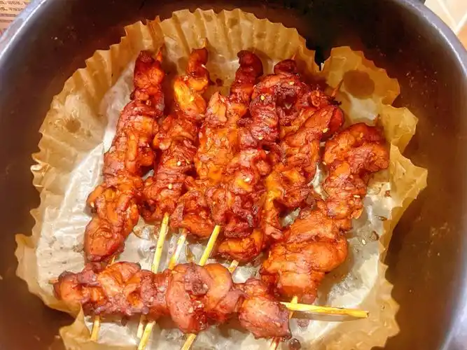 没有照烧浓油赤酱的感觉,里脊肉不柴,个人觉得比鸡肉更香一些～也可以