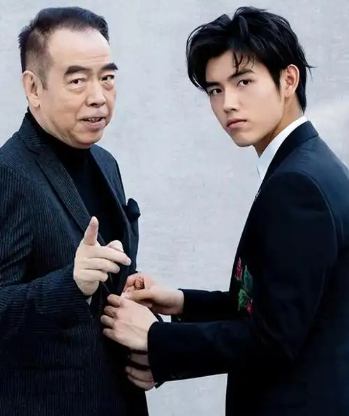 除了这些男孩子继承父亲的衣钵外,还有一些不太张扬但广为人知的"母女