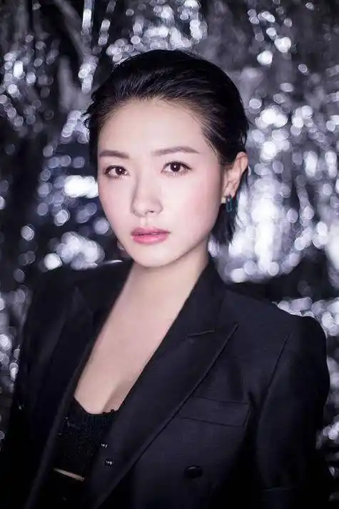 不婚族万茜:我这辈子最正确的决定,就是嫁给普通摄影师老公_生活_婚姻