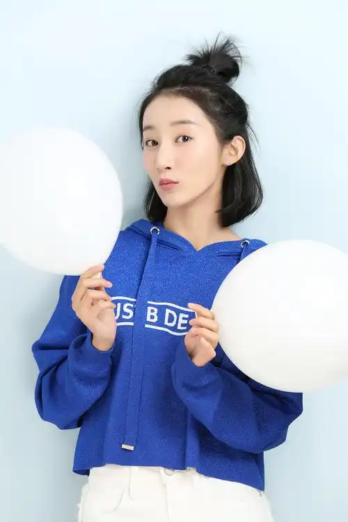 林田媛写真曝光丸子头定格活力本色