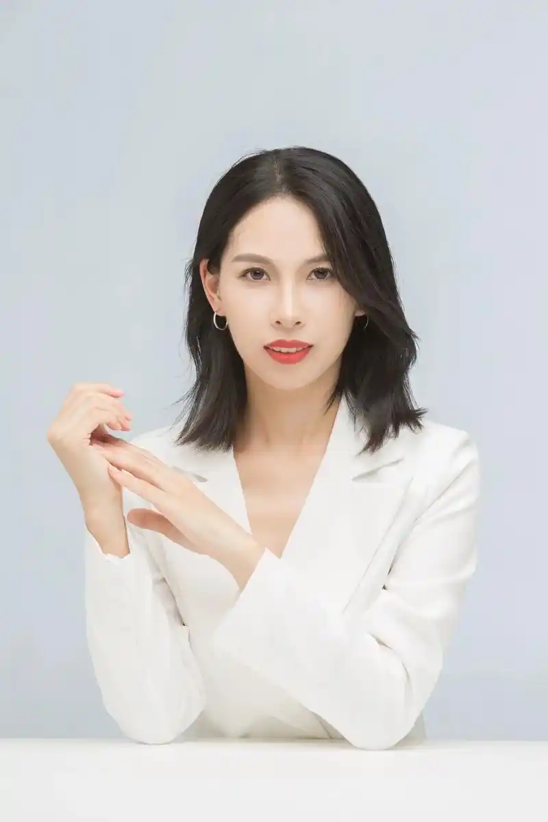 一张贴合气质的形象照能够起到不言而喻的作用 - 抖音