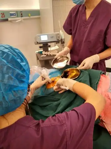 图说乳腺肿瘤微创切除术