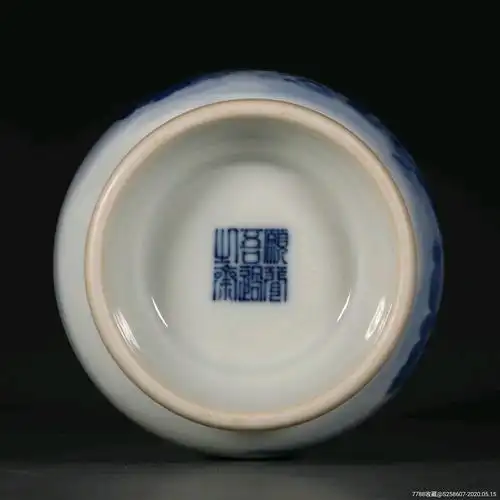 私藏 王步青花人物故事棒槌瓶