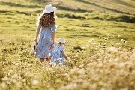 孩子与春天图片