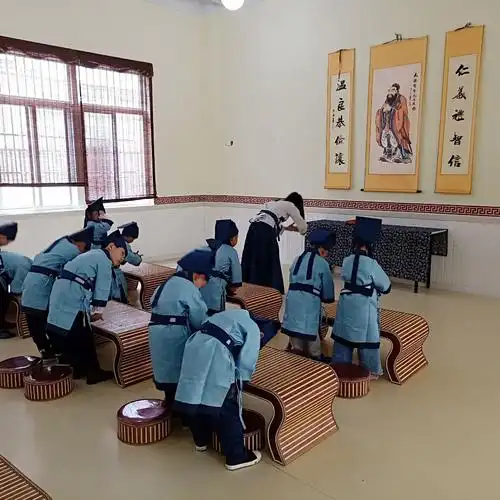 天鹅湾幼儿园国学教室正式开课啦