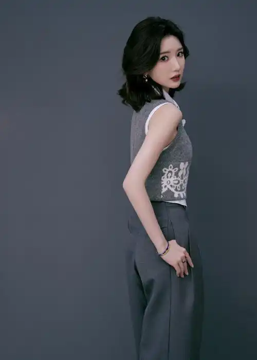 毛晓彤职场穿搭##毛晓彤职业装好飒