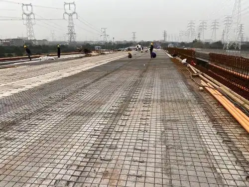 3-5跨湿接缝钢筋绑扎共计150延米,浇筑130延米,共计浇筑混凝土12方.