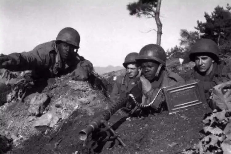 志愿军机枪手,美式机枪杀美军,敌30余人无一活口