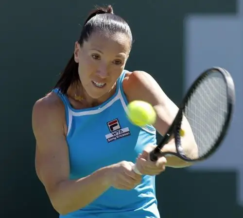 图文印第安韦尔斯网球赛扬科维奇在比赛中回球