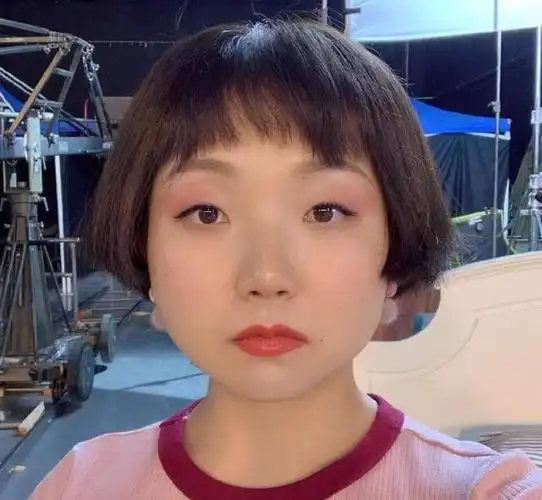 大饼脸却演神女这一次辣目洋子给演员们提了一个醒