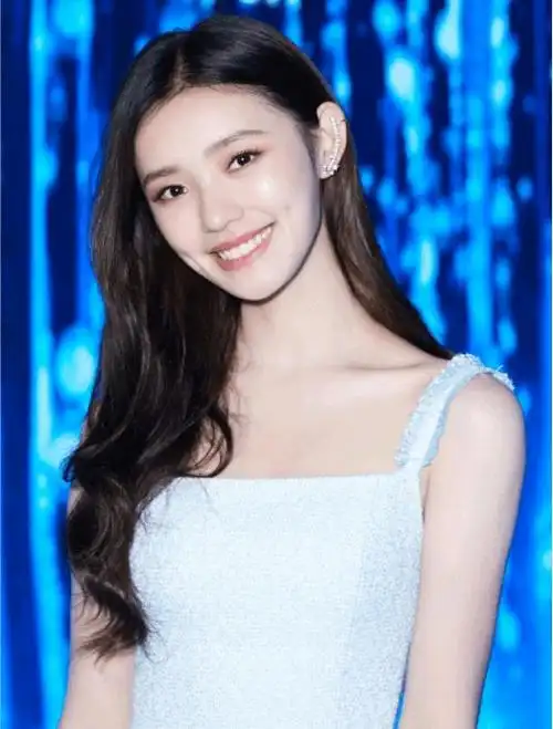 中国内地影视女演员林允经纪公司_合作_美人鱼_电影