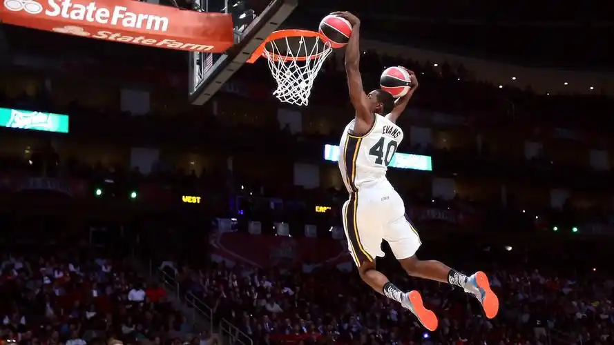 气势非凡的篮球明星桌面壁纸