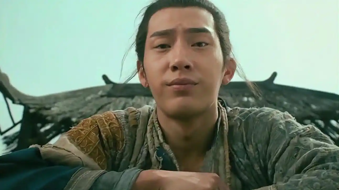 捉妖记:井柏然喂胡巴吃坚果,不料胡巴吐出来击倒房子,威力十足