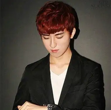 浅酒红色头发图片男生 韩版男生酒红色头发