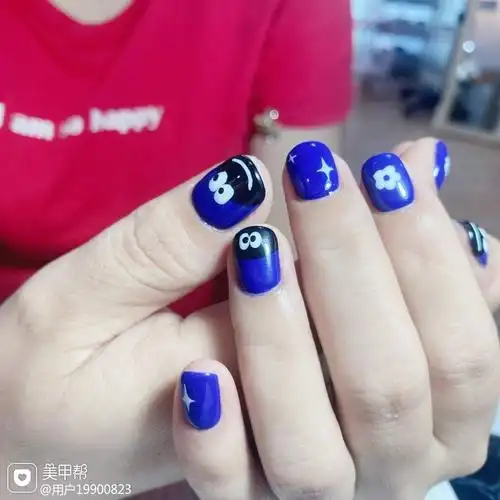 蓝色方圆形短指甲美甲图片