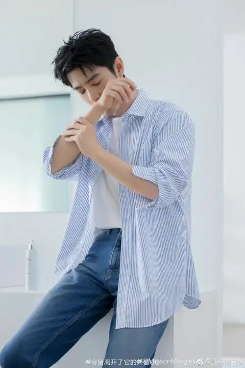 肖战蓝白条纹衬衫