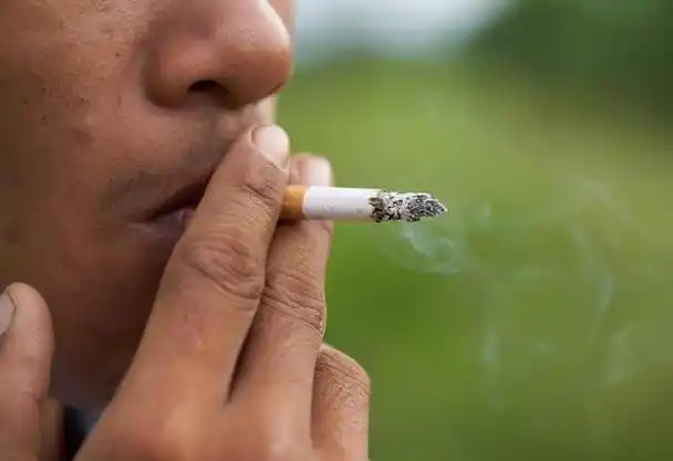 烟酒不沾寿命更短?国内研究:不抽烟,不喝酒,可延长国人寿命