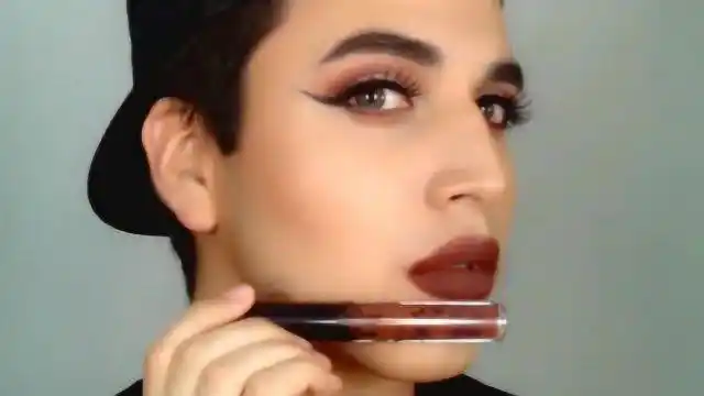 男人化妆变成女人,画面简直是辣眼睛_腾讯视频