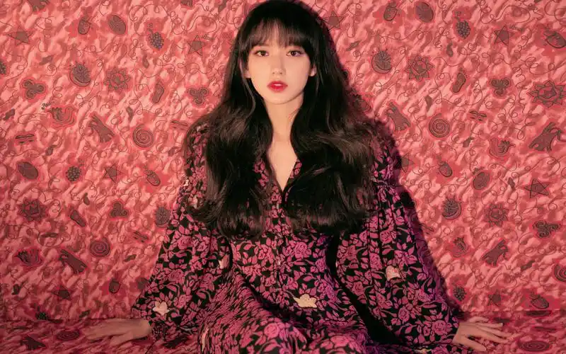 程潇清新甜美写真高清桌面壁纸