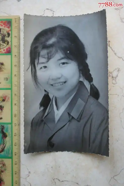 漂亮女兵各时期照片一组7张