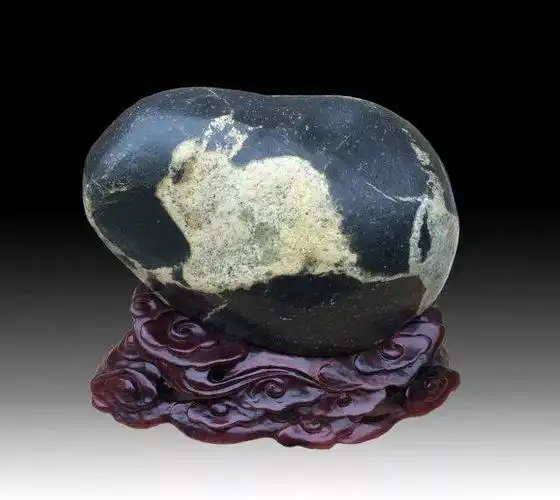 汉中奇石协会诚邀各地石友来汉交流,并祝新春大吉,万事兴旺,合家幸福!