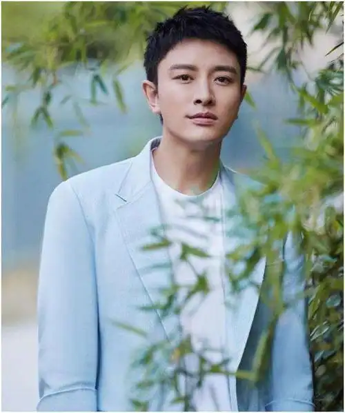 离婚不到5个月李小璐活成网红贾乃亮暴瘦穿蓝衣判若俩人