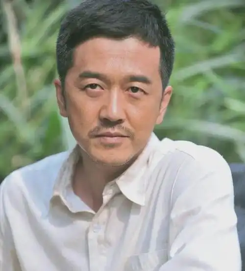 演员张帆不做赛车手改做老戏骨可惜年近50岁不火还性情大变